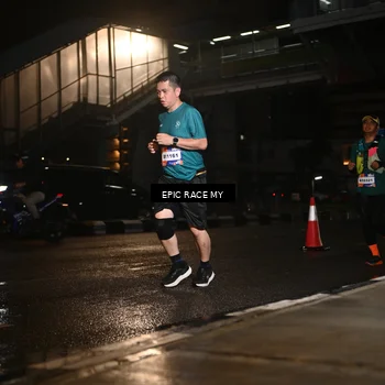 Runner Photo 7726038