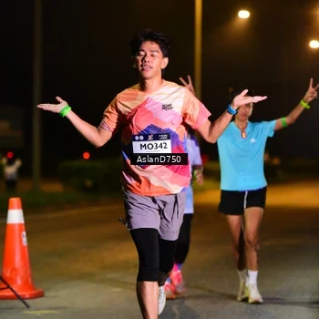 Runner Photo 7726273