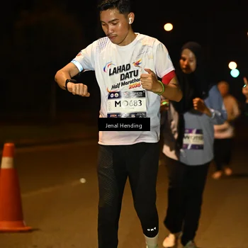 Runner Photo 7726713