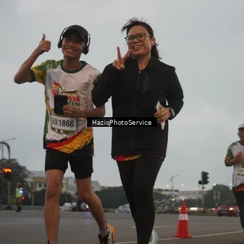 Runner Photo 7726875