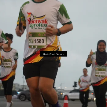 Runner Photo 7727005