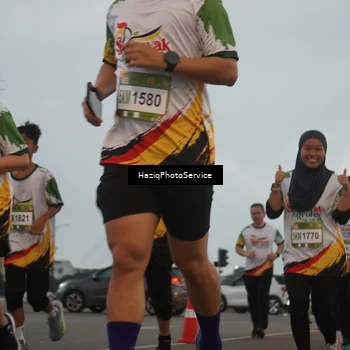 Runner Photo 7727017