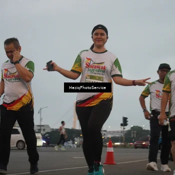 Runner Photo 7727072