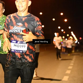 Runner Photo 7727075