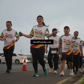 Runner Photo 7727110
