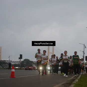 Runner Photo 7727256