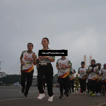 Runner Photo 7727304