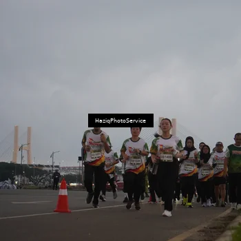Runner Photo 7727310