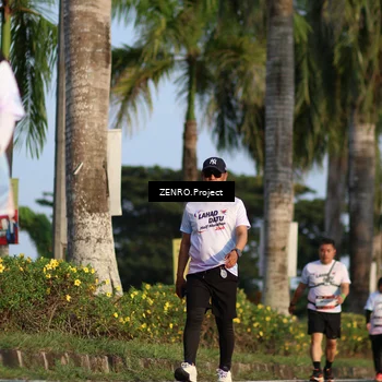 Runner Photo 7727324