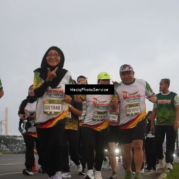 Runner Photo 7727409