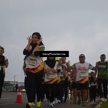 Runner Photo 7727711