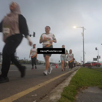 Runner Photo 7728004