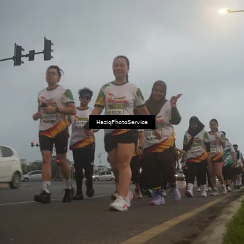 Runner Photo 7728412
