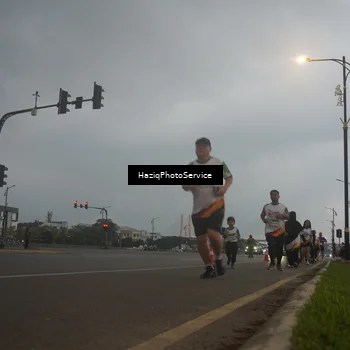 Runner Photo 7729000