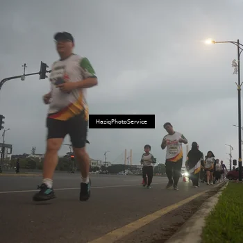 Runner Photo 7729038