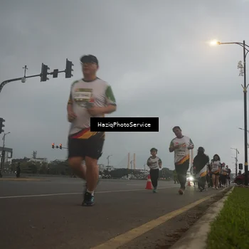 Runner Photo 7729049
