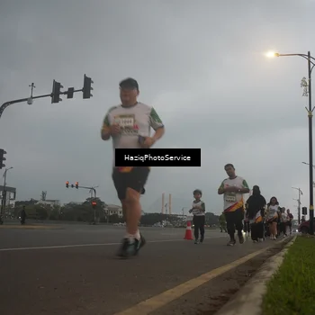 Runner Photo 7729189