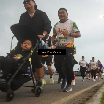 Runner Photo 7729404