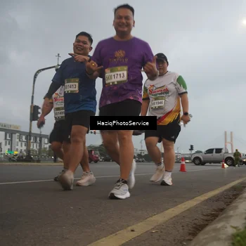 Runner Photo 7729709