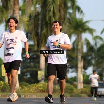 Runner Photo 7729880