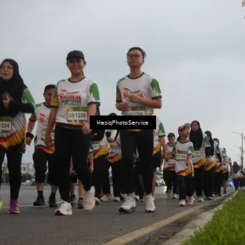 Runner Photo 7729893