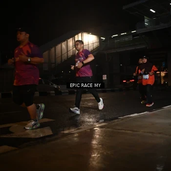 Runner Photo 7730149