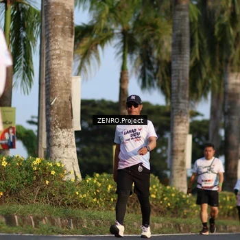 Runner Photo 7730159