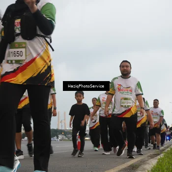 Runner Photo 7730241