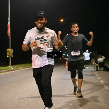 Runner Photo 7730303