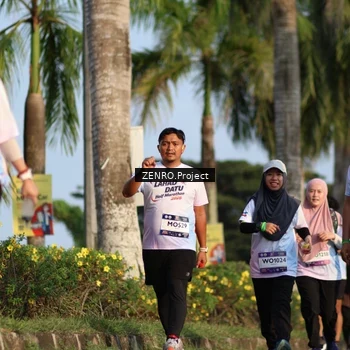 Runner Photo 7730306