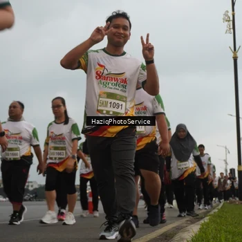 Runner Photo 7730393