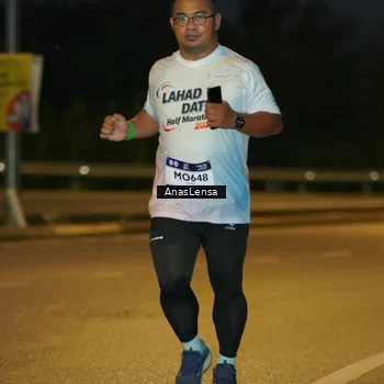 Runner Photo 7730413