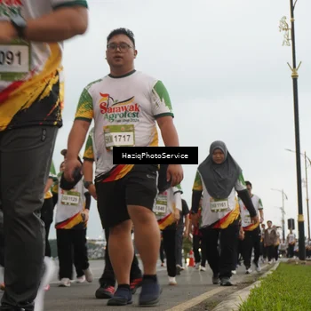 Runner Photo 7730419