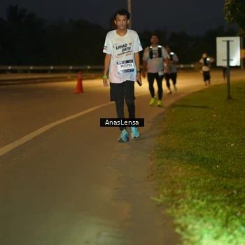 Runner Photo 7730649