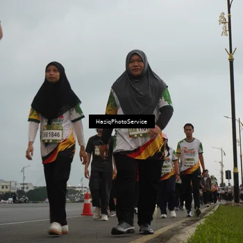 Runner Photo 7730673