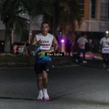 Runner Photo 7730724