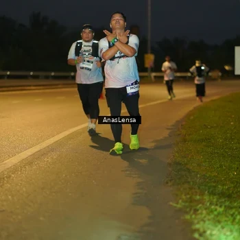 Runner Photo 7730746