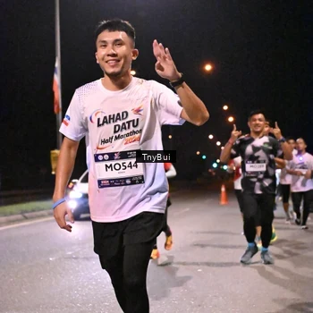 Runner Photo 7730800