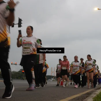 Runner Photo 7731043