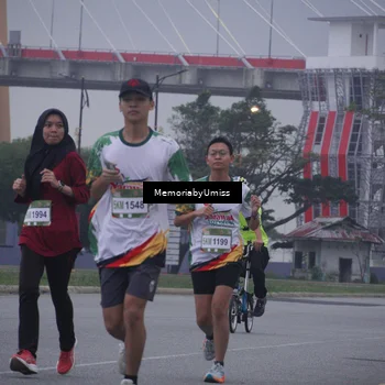 Runner Photo 7731500