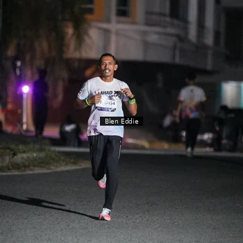 Runner Photo 7731887