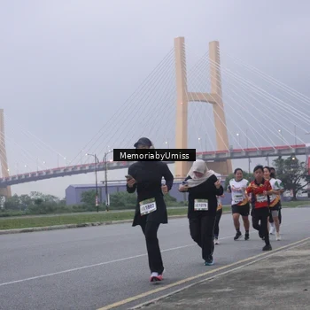 Runner Photo 7732024