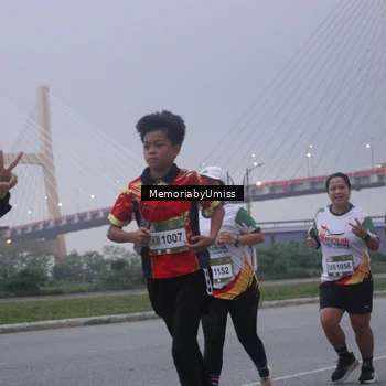 Runner Photo 7732089