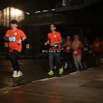 Runner Photo 7732140