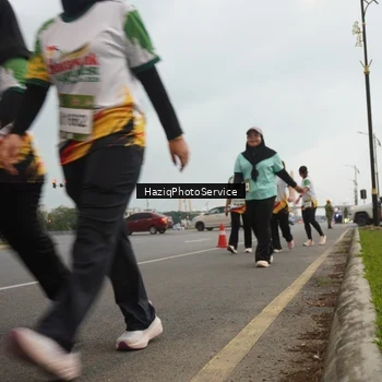 Runner Photo 7732200
