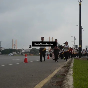 Runner Photo 7732340