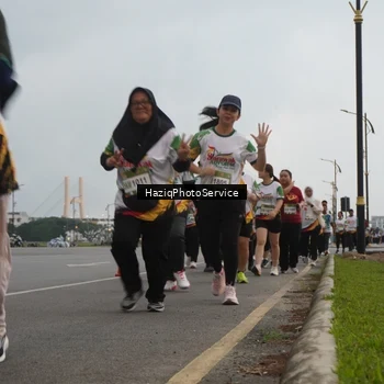 Runner Photo 7732624