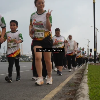 Runner Photo 7732764