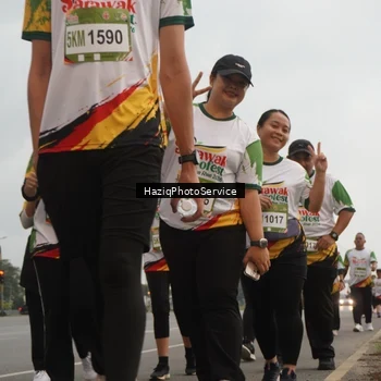 Runner Photo 7733302