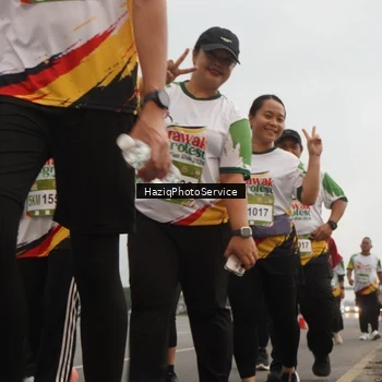 Runner Photo 7733390